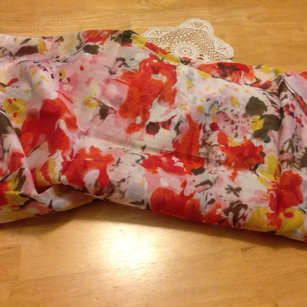 Floral Scarf, large Trendsblue viscose, nwot